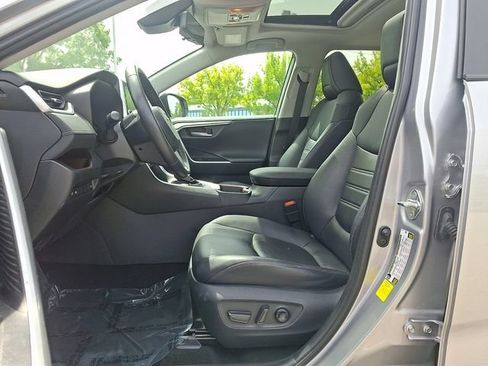 Used 2019 Toyota RAV4 Limited FWD image 12