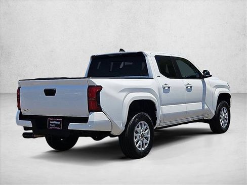 Used 2025 Toyota Tacoma SR5 AWD/4WD image 5