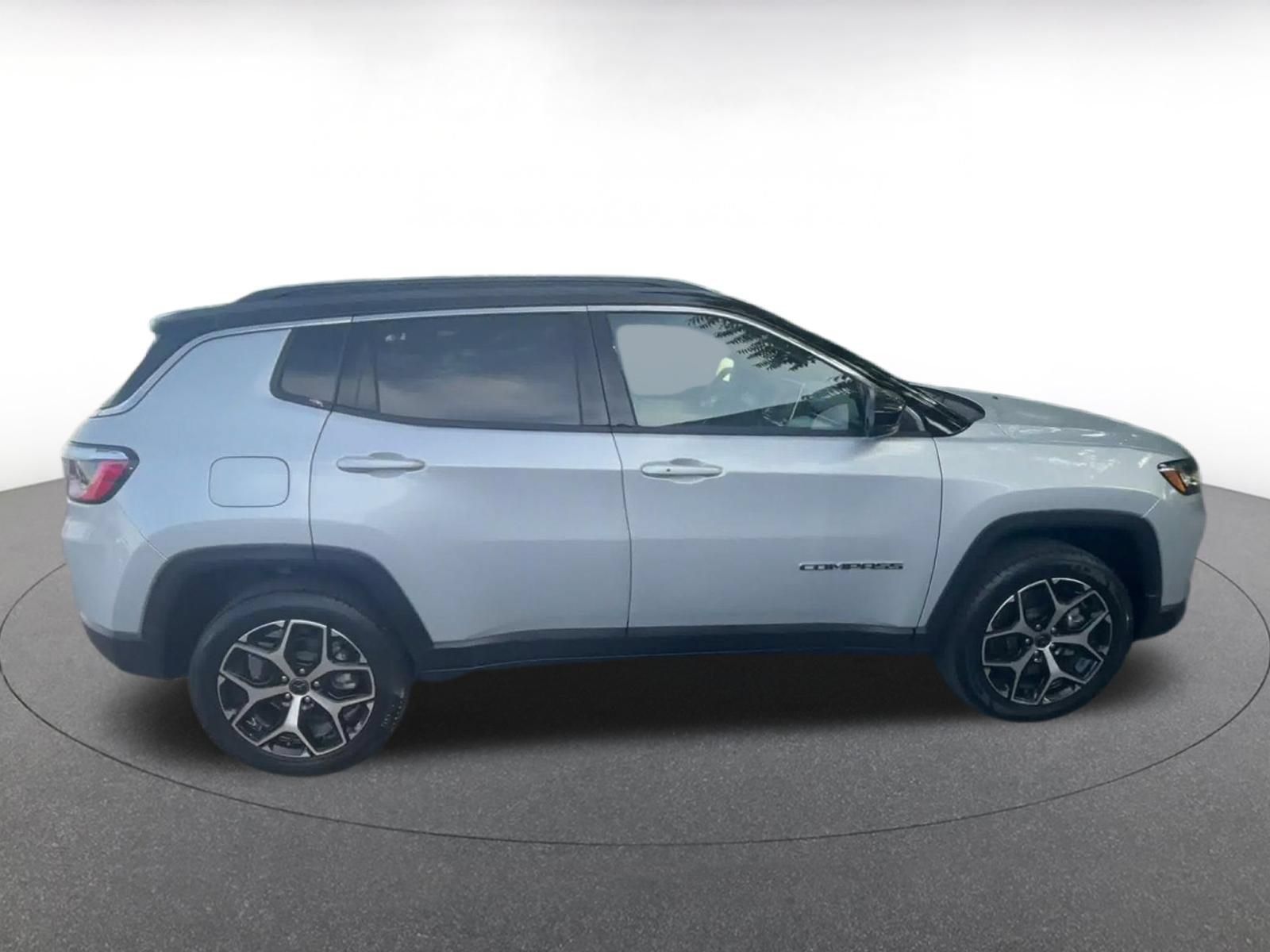 Used 2025 Jeep Compass Limited AWD/4WD image 15