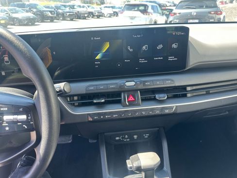 Used 2025 Kia K4 LXS image 17