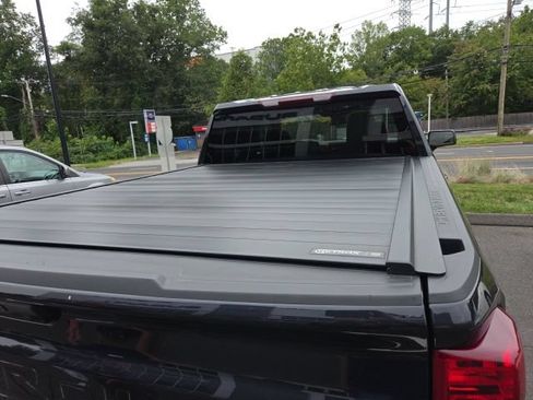 Used 2022 Chevrolet Silverado 1500 LT AWD/4WD image 17