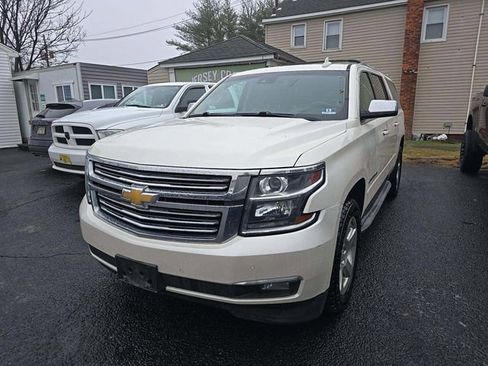 Used 2015 Chevrolet Suburban LTZ image 2