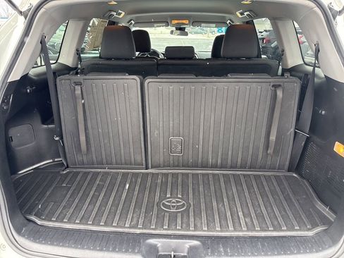Used 2018 Toyota Highlander LE image 28