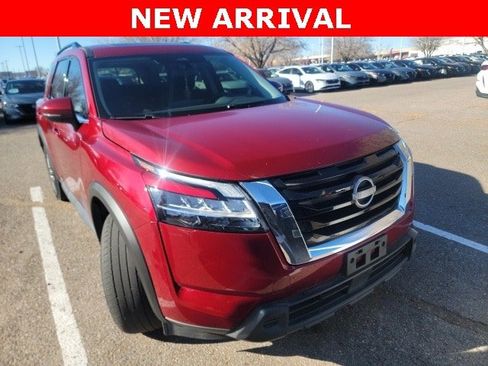 Used 2022 Nissan Pathfinder SV w/ SV Premium Package image 1