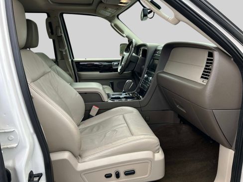 Used 2015 Lincoln Navigator 4WD 4dr 4WD image 19