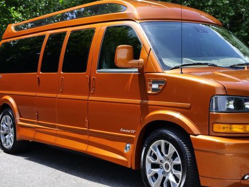 Used 2025 GMC Savana 2500 Extended w/ Driver Convenience Package RWD image 10