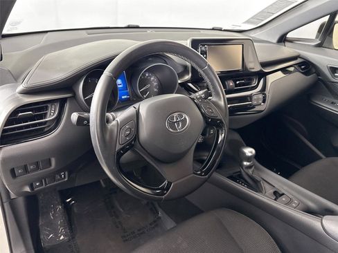 Used 2018 Toyota C-HR XLE image 4