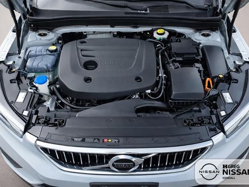 Used 2024 Volvo XC40 B5 Plus AWD/4WD image 13