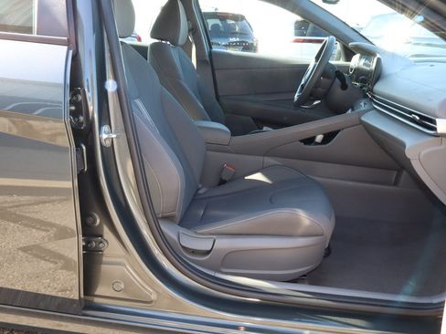 Used 2024 Hyundai Elantra SEL FWD image 25
