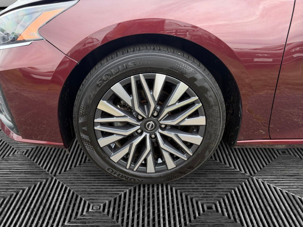 Used 2025 Nissan Altima 2.5 SV FWD image 15