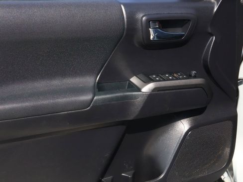 Used 2021 Toyota Tacoma TRD Sport w/ Technology Package image 15