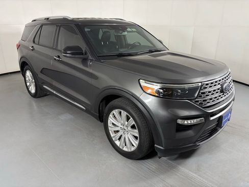 Used 2020 Ford Explorer Limited RWD image 2