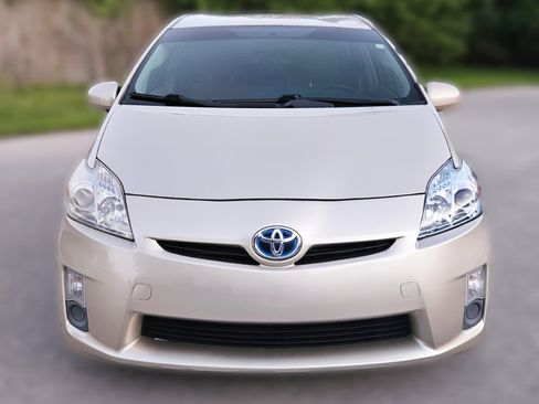 Used 2011 Toyota Prius Five image 2