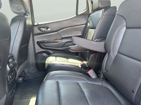 Used 2022 GMC Acadia AT4 w/ Technology Package image 10