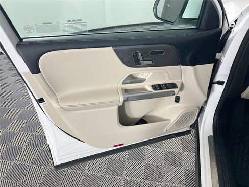 Certified 2021 Mercedes-Benz GLB 250 4MATIC image 18