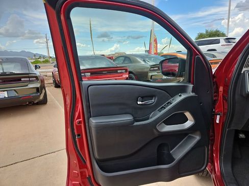 Used 2023 Nissan Frontier SV AWD/4WD image 12