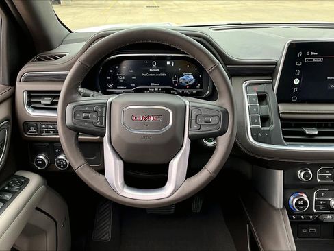 Used 2022 GMC Yukon SLT w/ SLT Premium Package image 10