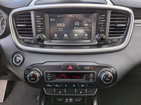 Used 2020 Kia Sorento S image 18