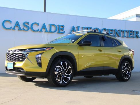 Used 2025 Chevrolet Trax RS image 1