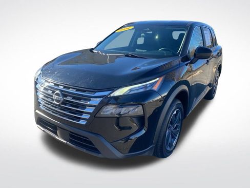 Used 2024 Nissan Rogue SV image 3