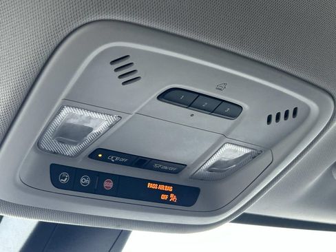Used 2021 Chevrolet Traverse LT FWD image 30