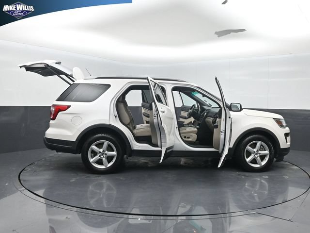 Certified 2019 Ford Explorer XLT w/ Equipment Group 202A FWD image 27