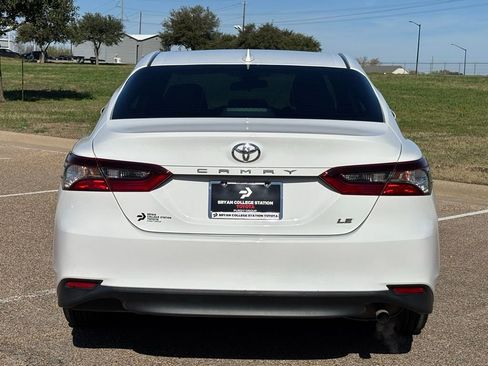 Used 2022 Toyota Camry LE image 6
