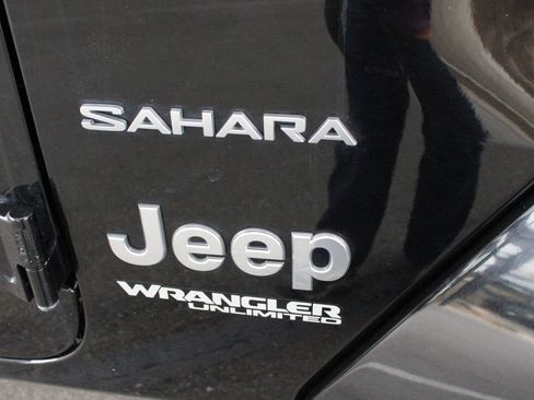 Used 2018 Jeep Wrangler Unlimited Sahara AWD/4WD image 60