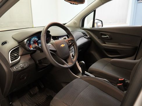 Used 2021 Chevrolet Trax LS image 6