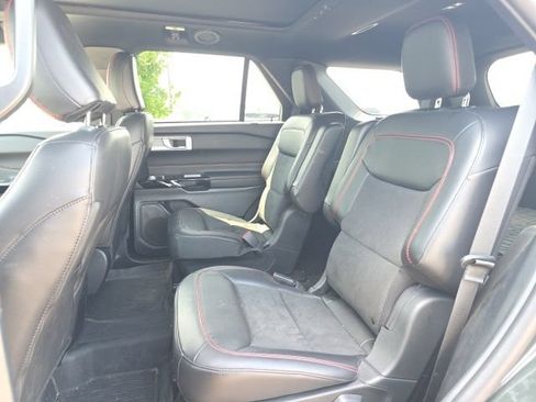 Used 2023 Ford Explorer ST-Line w/ Class IV Trailer Tow Package AWD/4WD image 18