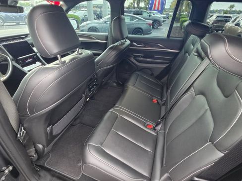 Used 2025 Jeep Grand Cherokee Limited w/ Black Appearance Package RWD image 13