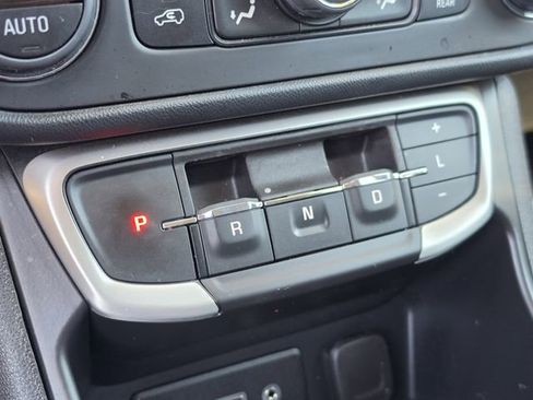 Used 2023 GMC Terrain SLE w/ Driver Convenience Package image 27