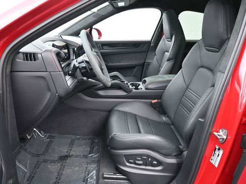 Certified 2026 Porsche Cayenne GTS AWD/4WD image 10