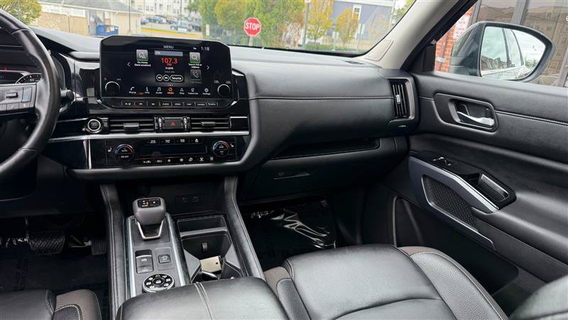 Used 2023 Nissan Pathfinder 4WD SL w/ SL Premium Package image 25