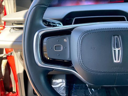 Used 2025 Lincoln Nautilus Reserve image 23