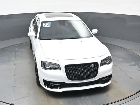 Used 2023 Chrysler 300 C image 40