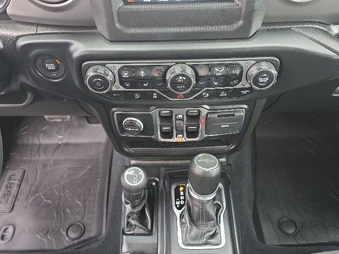 Certified 2022 Jeep Gladiator Sport AWD/4WD image 14