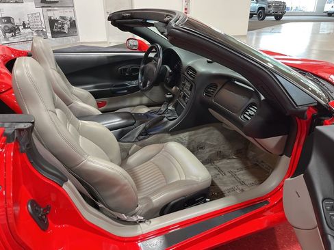 Used 1999 Chevrolet Corvette Convertible w/ Performance Handling Pkg RWD image 12