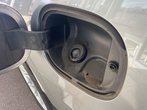 Used 2024 GMC Yukon XL Denali w/ Advanced Technology Package image 14