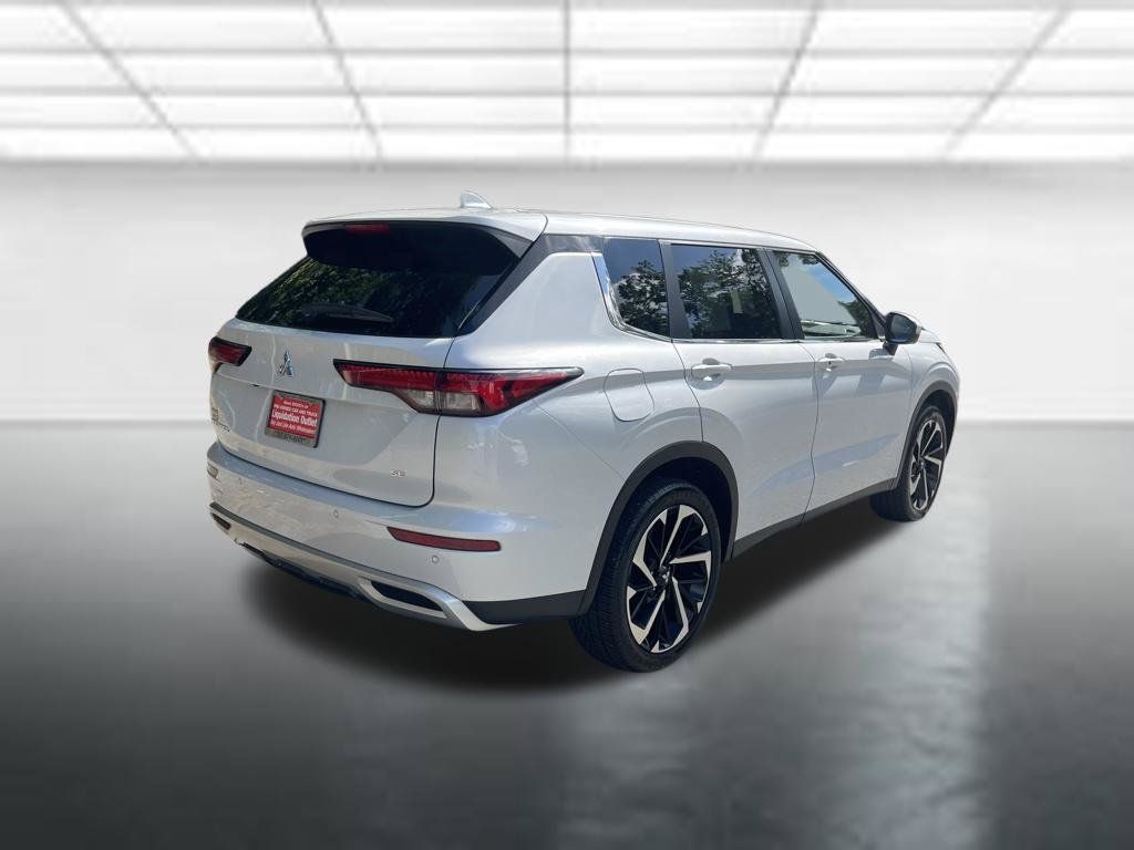 Used 2024 Mitsubishi Outlander SE FWD image 4