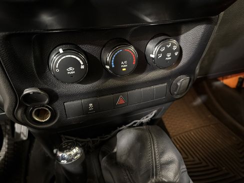 Used 2013 Jeep Wrangler Sport AWD/4WD image 19