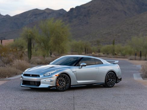 Used 2024 Nissan GT-R Premium w/ Floor Mat Package AWD/4WD image 24