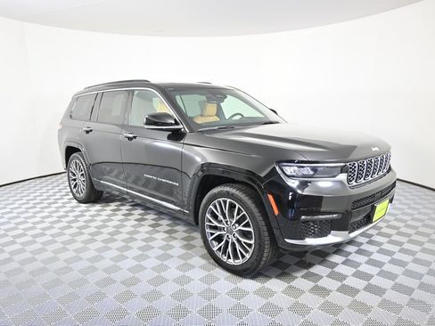 Used 2024 Jeep Grand Cherokee L Summit AWD/4WD image 9