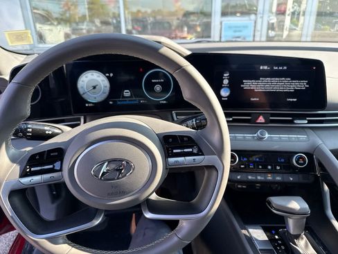 Used 2023 Hyundai Elantra SEL w/ Convenience Package FWD image 13