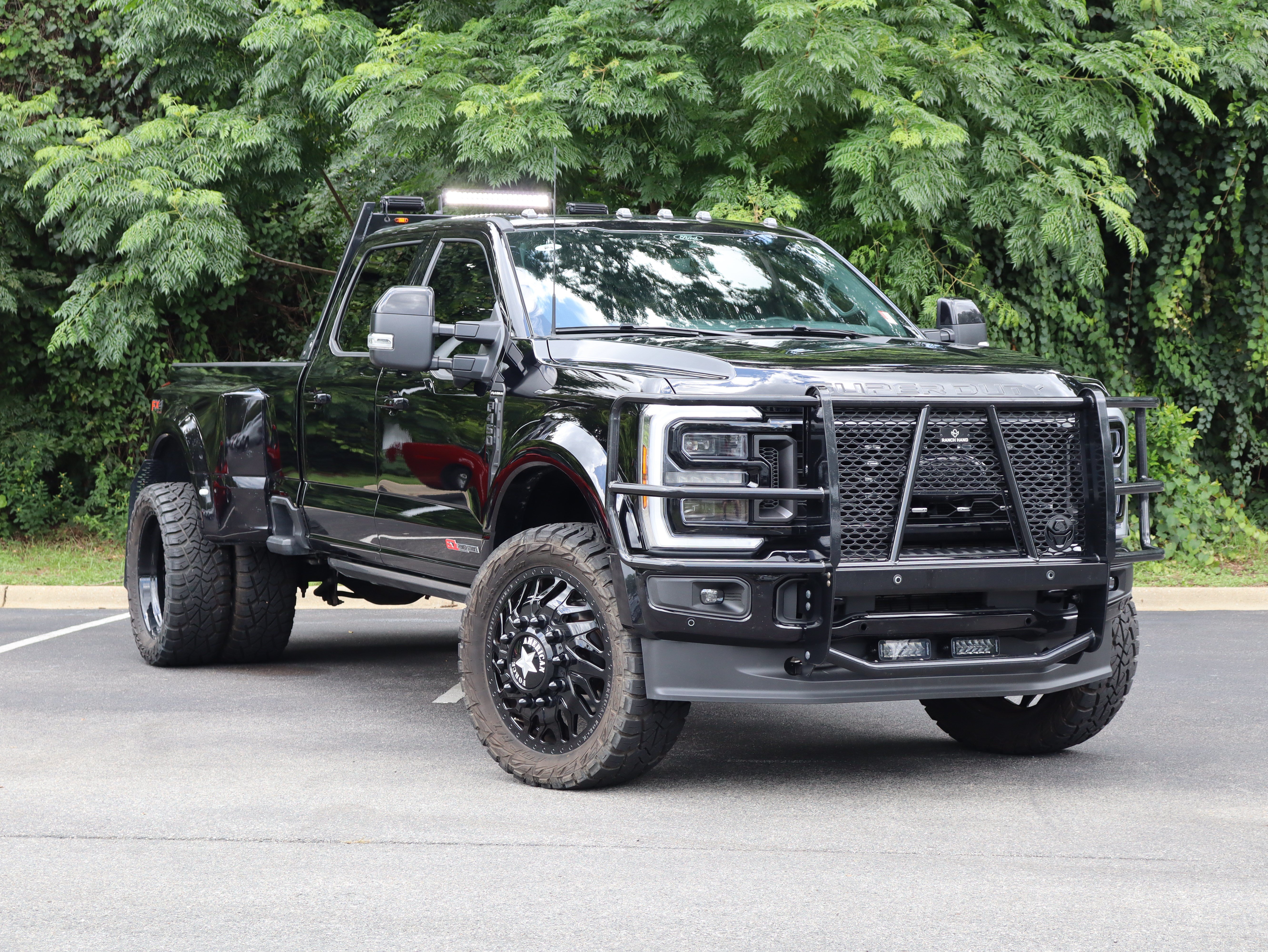 Used 2025 Ford F450 Platinum w/ FX4 Off-Road Package AWD/4WD image 2