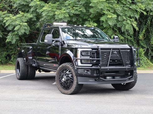 Used 2025 Ford F450 Platinum w/ FX4 Off-Road Package AWD/4WD image 2