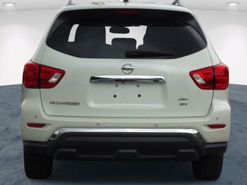 Used 2018 Nissan Pathfinder SV w/ SV All Weather Package AWD/4WD image 4