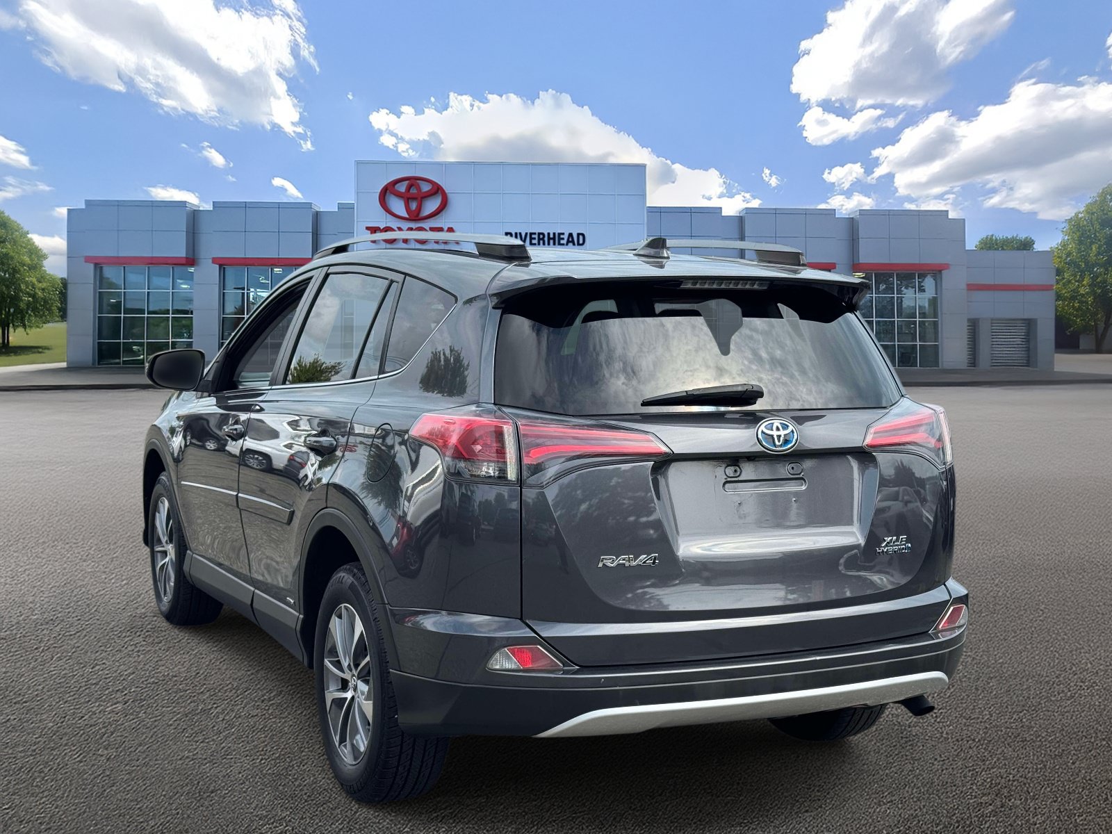 Used 2017 Toyota RAV4 XLE w/ All Weather Liner Package AWD/4WD image 4