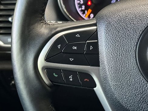 Used 2018 Jeep Grand Cherokee Altitude AWD/4WD image 26