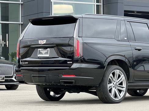 Used 2026 Cadillac Escalade ESV Sport w/ Touring Package image 7